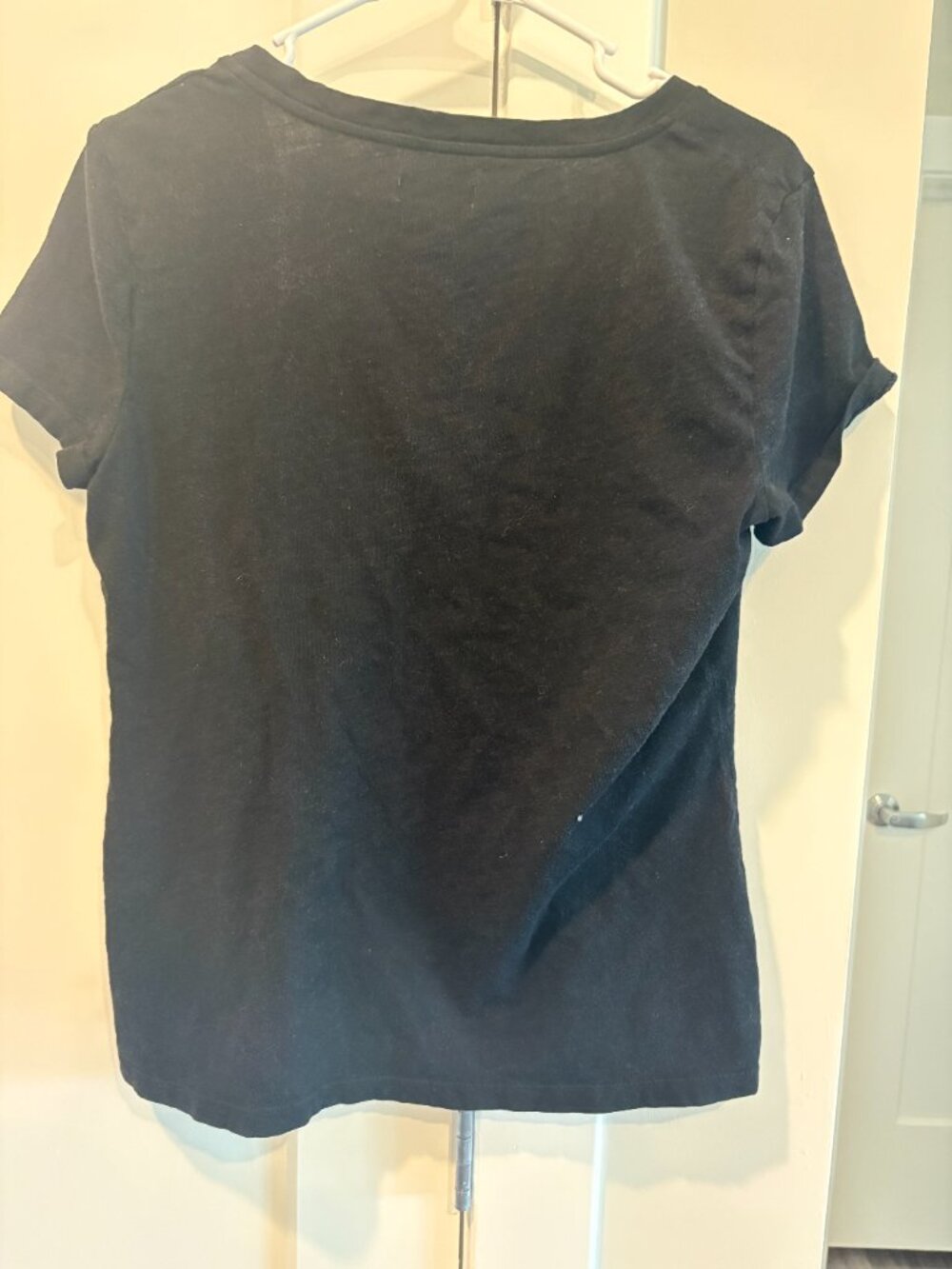 Black Rowan V Neck T-shirt size Medium NWOT - Picture 4 of 4